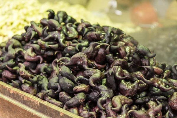 Wasserkastanien auf einem Wochenmarkt — Stockfoto