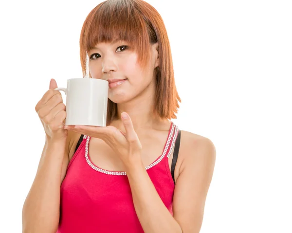 Wanita Asia dengan cangkir kopi putih — Stok Foto