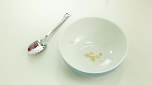 Cereal being messily poured into a bowl, with grains flying out — Stock Video