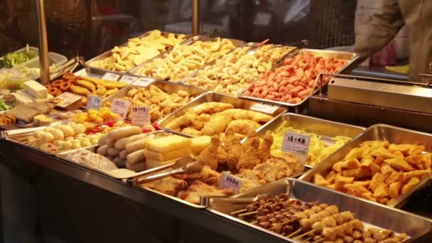 台湾でレフアのナイト マーケットで屋台の食べ物 — ストック動画
