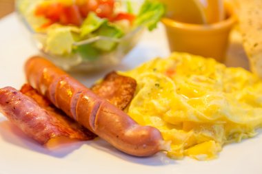pastırma ve yumurta kahvaltı