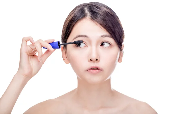 Asiatische weibliche Anwendung Mascara — Stockfoto