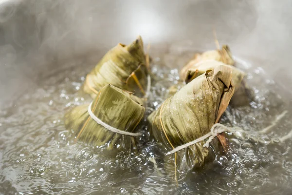 Zongzi in un wok — Foto Stock