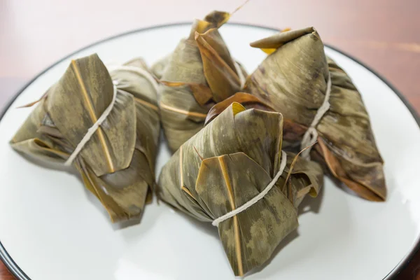 Zongzi servi sur assiette — Photo