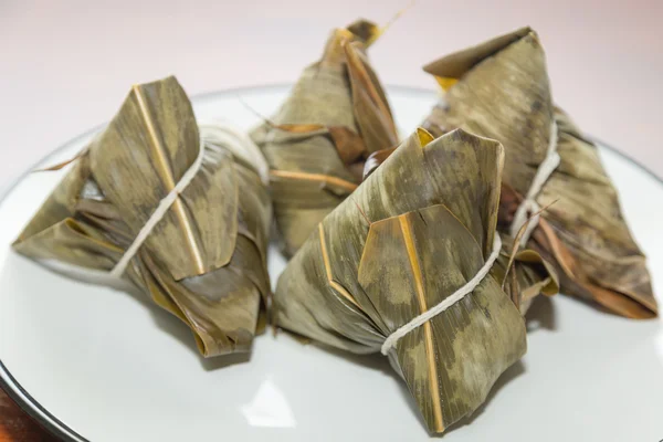 Zongzi servi sur assiette — Photo