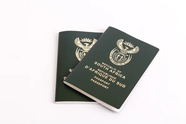 白色背景上的南非护照 — 图库照片