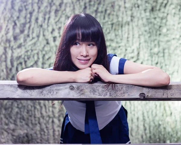 Asiatische senior high schoolgirl — Stockfoto