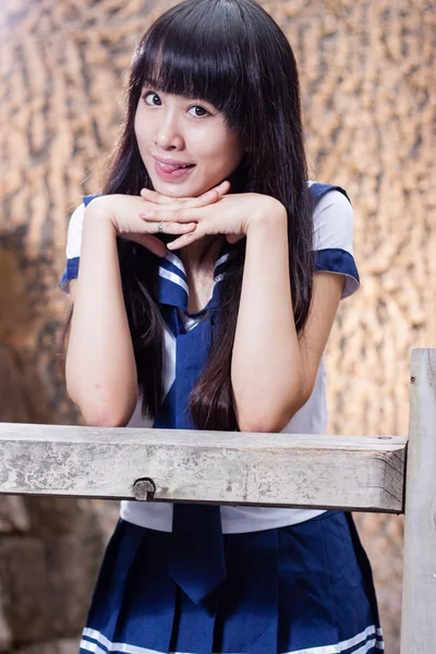 Aziatische senior hoge schoolmeisje — Stockfoto