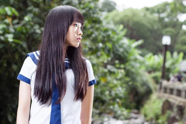 Asiatische senior high schoolgirl — Stockfoto