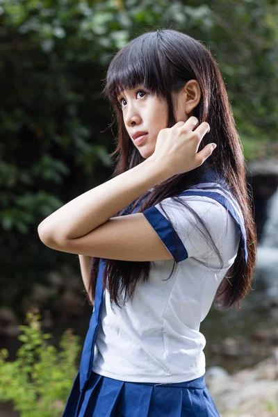 Aziatische senior hoge schoolmeisje — Stockfoto