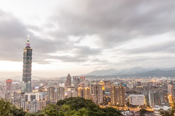 Cityscape of Taipei with Taipei 101 — ストック写真