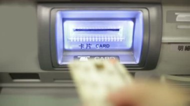 ATM kartı yuvaya takma