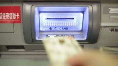 ATM kartı yuvaya takma