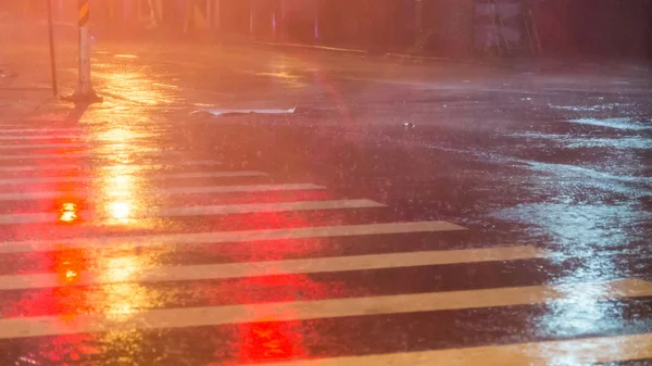 Heavy rain on city street — Stock Photo, Image