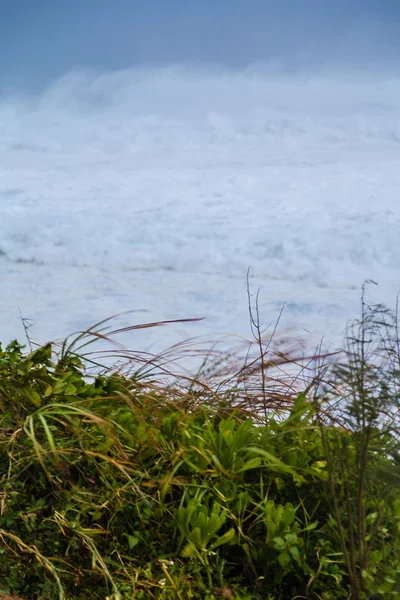 Tuffa vågor under en storm — Stockfoto