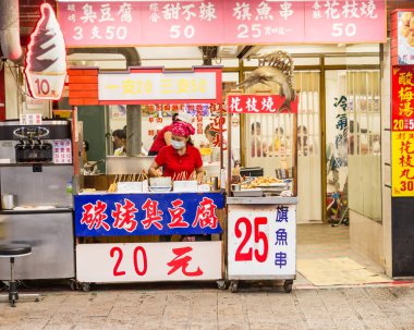 Danshui eski Caddesi ve Waterfront sokak gıda satıcı
