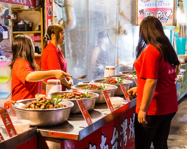 Shoppers Bali Left Bank Park in Taiwan rondlopen — Stockfoto