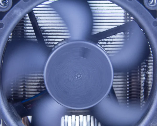 Computer fan, met motion blur op messen — Stockfoto