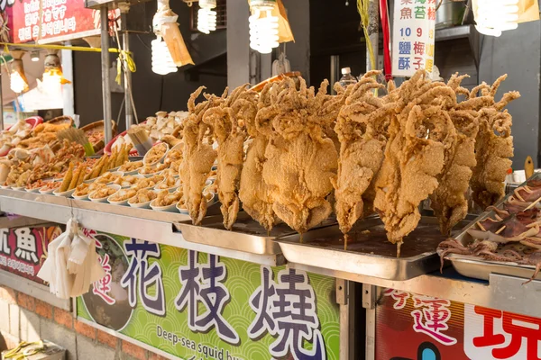 Gebakken inktvis leverancier Danshui winkelgebied — Stockfoto