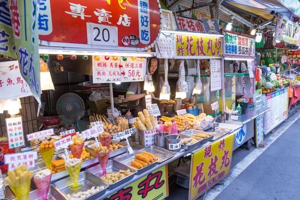 Street food naar Danshui winkelgebied — Stockfoto
