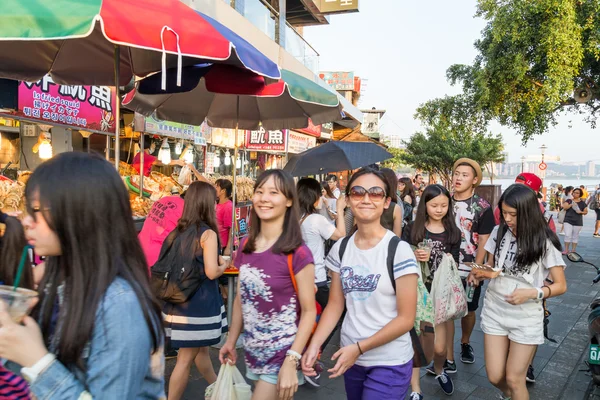 Danshui пішохідної торгового району річки стороні — стокове фото