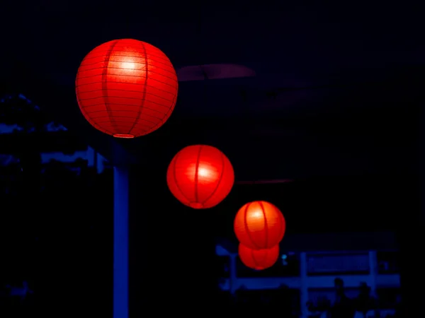 Rangée de lanternes chinoises rouges — Photo