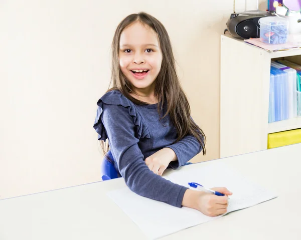 Aziatisch meisje op school — Stockfoto