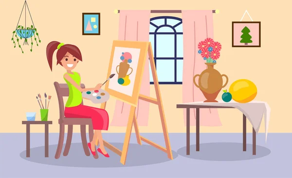 Menina sorridente desenhando o quadro sentado na cadeira em casa interior. Mulher artista com uma pintura —  Vetores de Stock