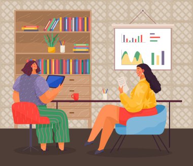 Ofis çalışma alanında iş toplantısı. Sandalyede oturan kadın belge okuyor, müdürle konuşuyor.