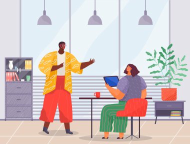 Ofisteki kadınlar. Koyu tenli dişi, beyaz tenli kızla konuşuyor. Patron ve astı.