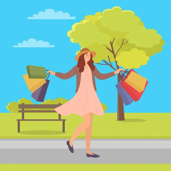 Mulher com sacos de compras andando na rua na primavera. Jovem no parque retorna para casa — Vetor de Stock