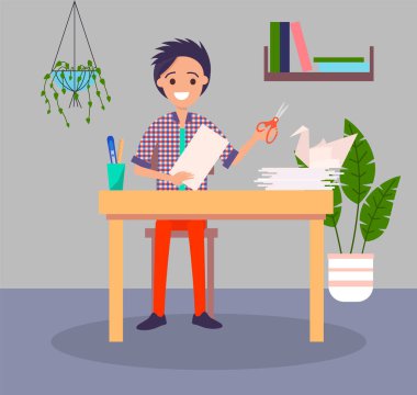 Genç ya da genç adam evde origami yapıyor, kağıt parçaları, karantina sırasında yeni hobi.