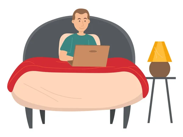 Férfi fekszik az ágyon, kezében egy laptop és levelezés szörfözik az interneten, kommunikál — Stock Vector