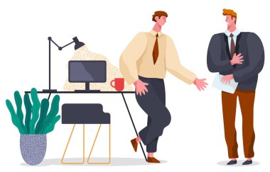 İş adamları bir masada iletişim kuruyor. Resmi kıyafetler giyen gülümseyen meslektaşlar