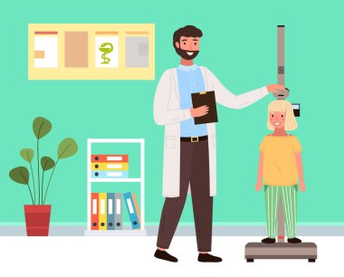 Doktor, çocuğun boyunu belirlemek için stadyum ölçer kullanıyor. Hastanedeki hasta danışmanlık yapıyor.