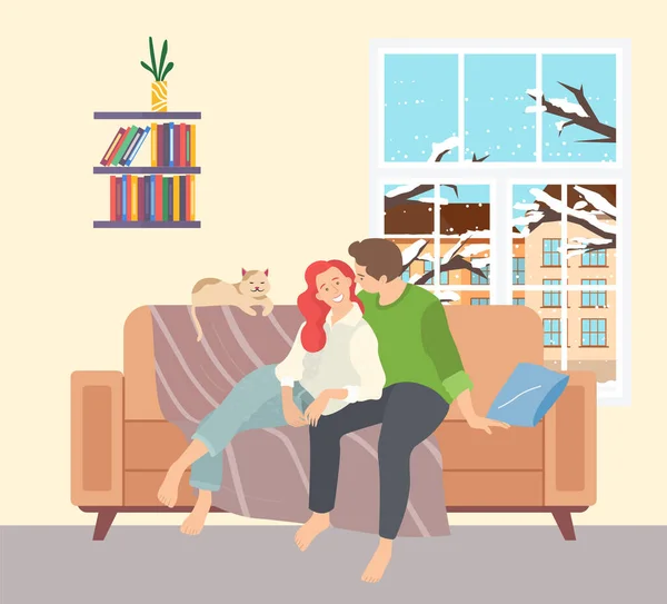 Familia pasar tiempo en invierno en casa. Dos personas cariñosas están sentadas en el sofá con un gato esponjoso — Archivo Imágenes Vectoriales