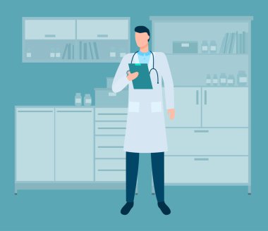 Yakışıklı adam elinde steteskop ve not panosuyla ayakta duruyor. Doktor hastanede verilerle uğraşıyor.