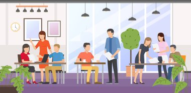 İş toplantısındaki çalışanlar iletişim kurar ve çalışır. Ofiste takım çalışması ve beyin fırtınası.