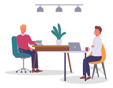 Ofisteki, masalardaki, alet kullanan çalışanlar. İletişim kurun ve birlikte çalışın. Düz vektör resmi