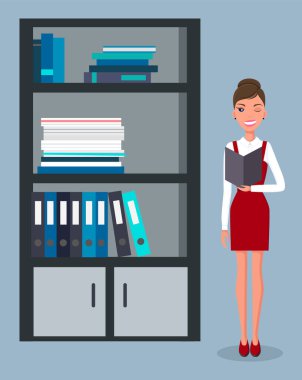 Ofis müdürü, öğrenci dairesi çizimi. Kitaplıkta klasörleri düzenleyen genç kız