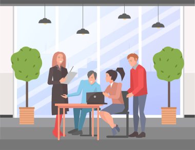 İş adamları iletişim kuruyor, bir projeyi tartışıyor, beyin fırtınası yapıyorlar. Ofiste iş toplantısı.