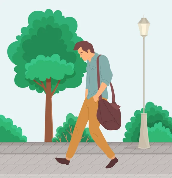 Unglücklicher Mann läuft mit Tasche auf der Schulter die Straße entlang. Eine frustrierte Person geht zur Arbeit — Stockvektor