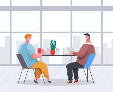 Ofis çalışanları meseleleri tartışıyor. İş toplantısı ve iş meselelerinin değerlendirilmesi