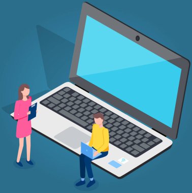 Adam dizüstü bilgisayarın yanında oturuyor ve bilgisayarla çalışıyor. İş arkadaşlarıyla iletişim. Dosyası olan kadın