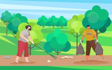 Adam çöp torbalarını geri dönüşüm için naklediyor. Kadın parkta tırmıkla plastik ve kağıt kaldırıyor.