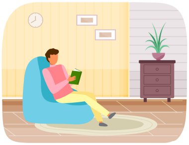 Elinde kitap olan bir adam dairede vakit geçiriyor. Erkek karakter okuyor ve dinleniyor.