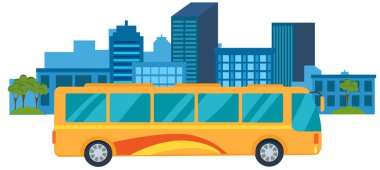 Renkli camları olan turist sarı otobüsü şehirde geziyor. İnsanları taşımak için toplu taşıma