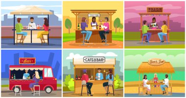 Kahve içip sokak kafesinde yemek yemek. Arkadaş toplantısı. Şehirde kalabalık bir açık hava restoranı ya da bar