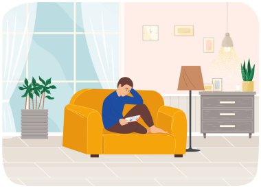 Genç adam tabletle koltukta oturuyor, uzaktan çalışıyor, sosyal medyayı izliyor, internete servis yapıyor.