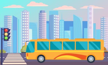 Şehir arkaplanındaki otobüs yaya geçidinin önündeki trafik ışığında duruyor.